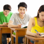 娱乐吃瓜酱大学生上课,揭秘大学生课堂上的“吃瓜”瞬间